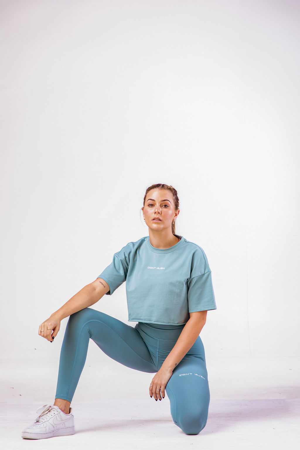 BOYFRIEND CROP TEE - Light Blue